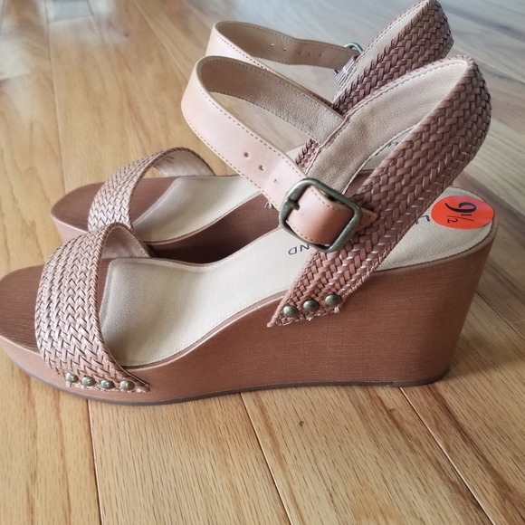 Lucky Brand Shoes - Lucky Brand Wedge Sandal sz 9 1/2